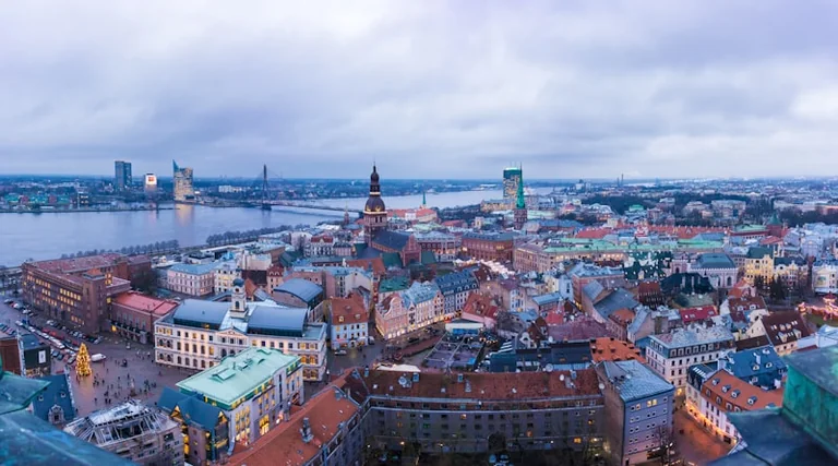 Latvijas deficīts 2026: vai aprīļa dati rādīs vairāk par 3%?