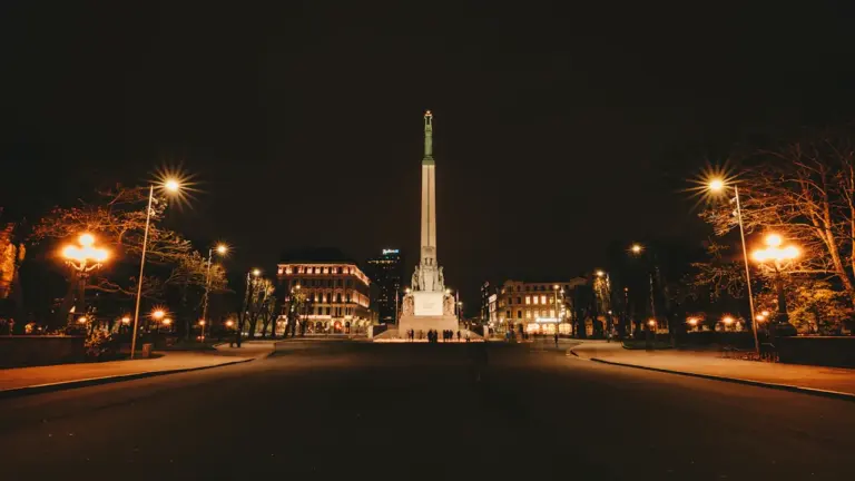 Piektdienas vakars Rīgā: trīs plāni bez steigas