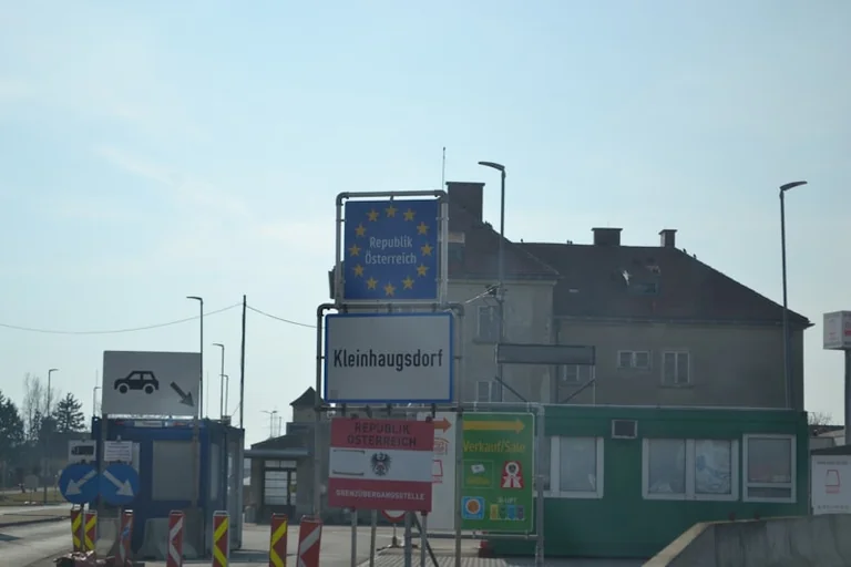 Ceļošana Eiropā: kad pietiek ar eID, kad vajag pasi