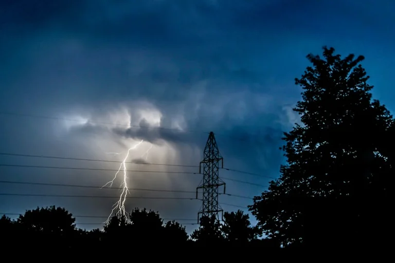 Elektrības pārtraukumi 9. septembrī: pārbaudi savu adresi